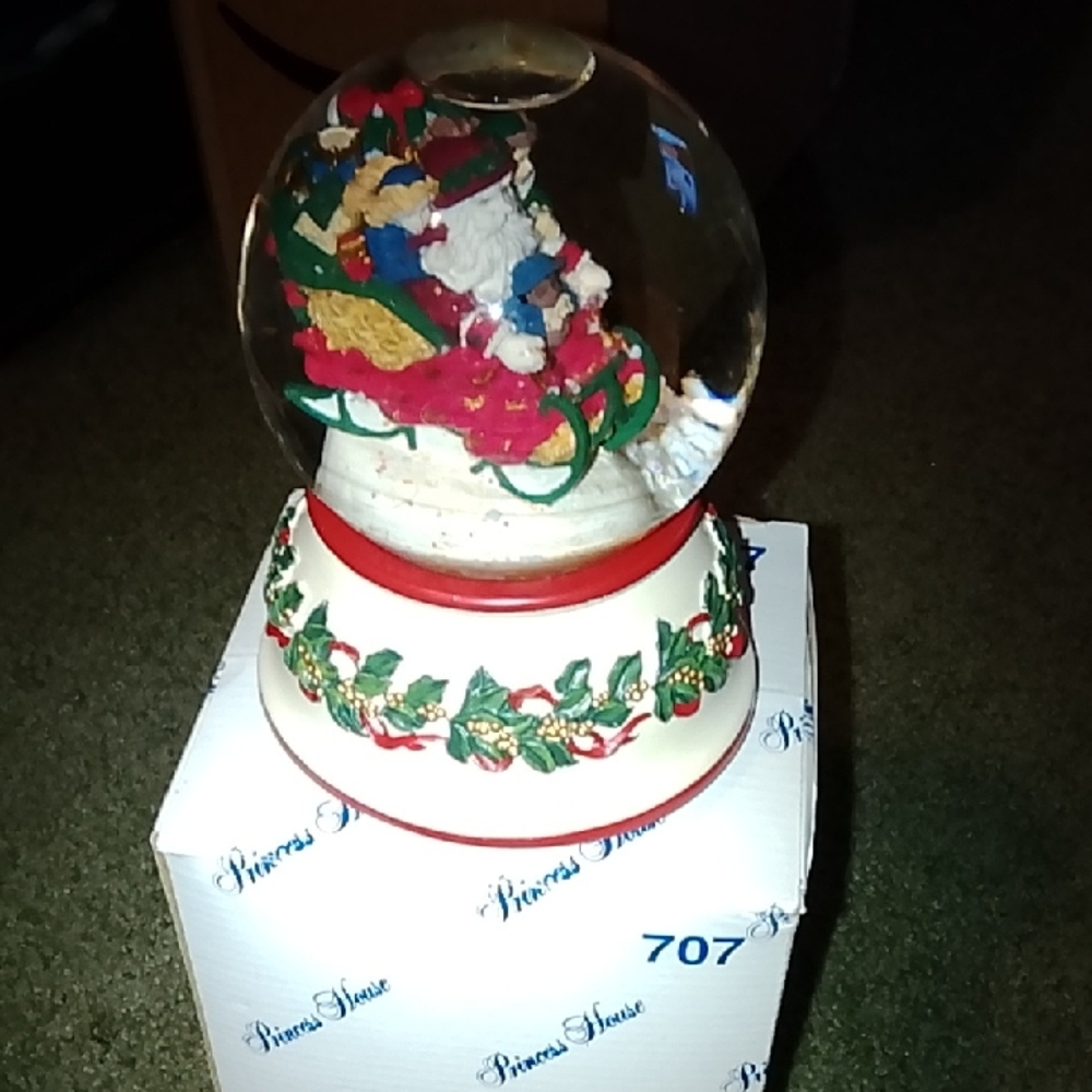 1998 Princess House Festive Santa Sleigh Snow Globe With Music
